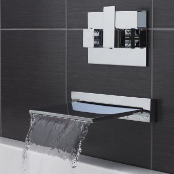 UKBathrooms Essentials Dali Waterfall Bath Filler
