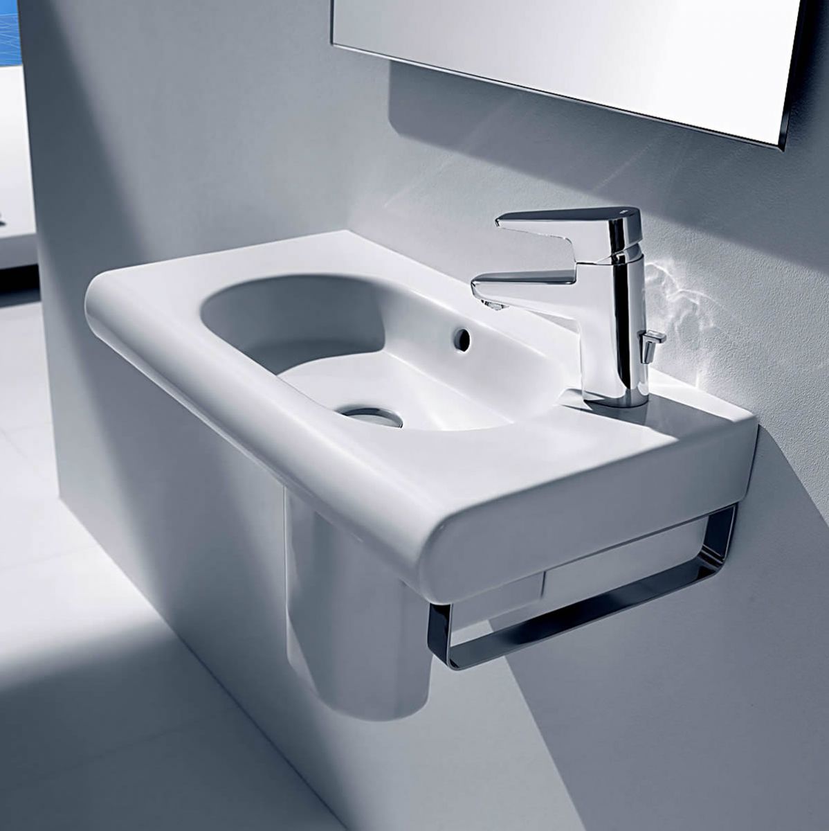 Inset basin by Roca