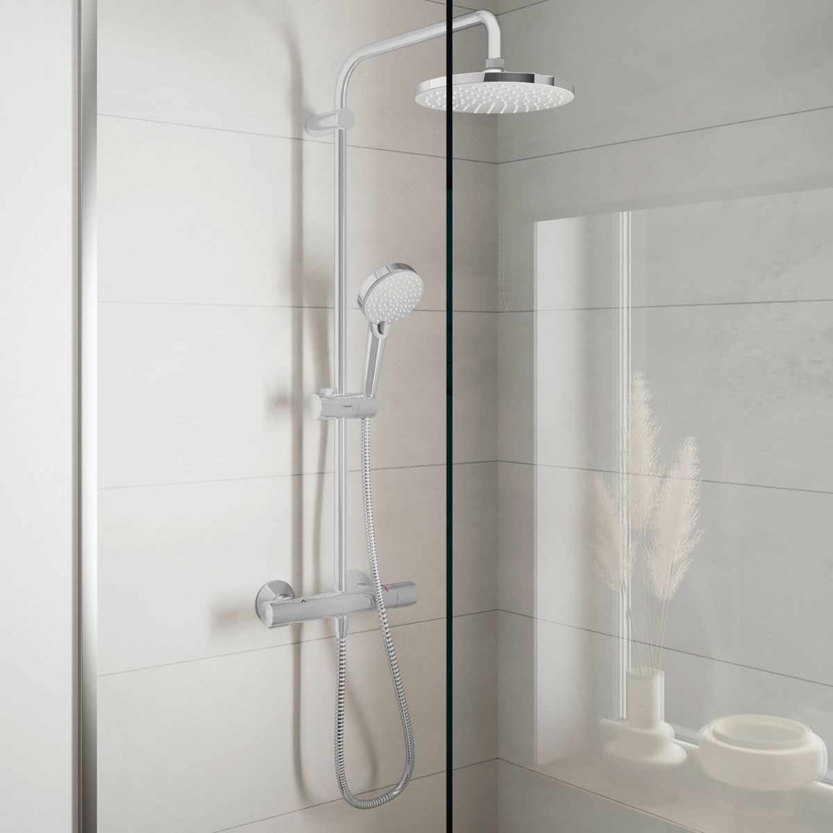 hansgrohe Vernis Blend Showerpipe 200 1jet with Thermostat in Chrome - 26276000
